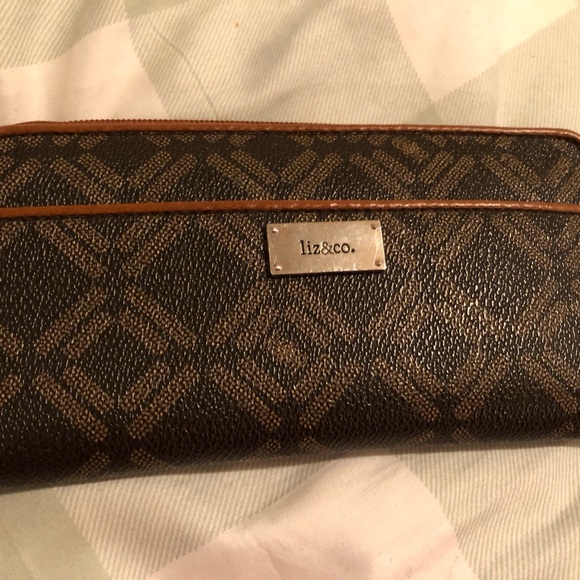 Vintage Liz Claiborne purse with matching wallet. Iconic design faux leather - Picture 4 of 10